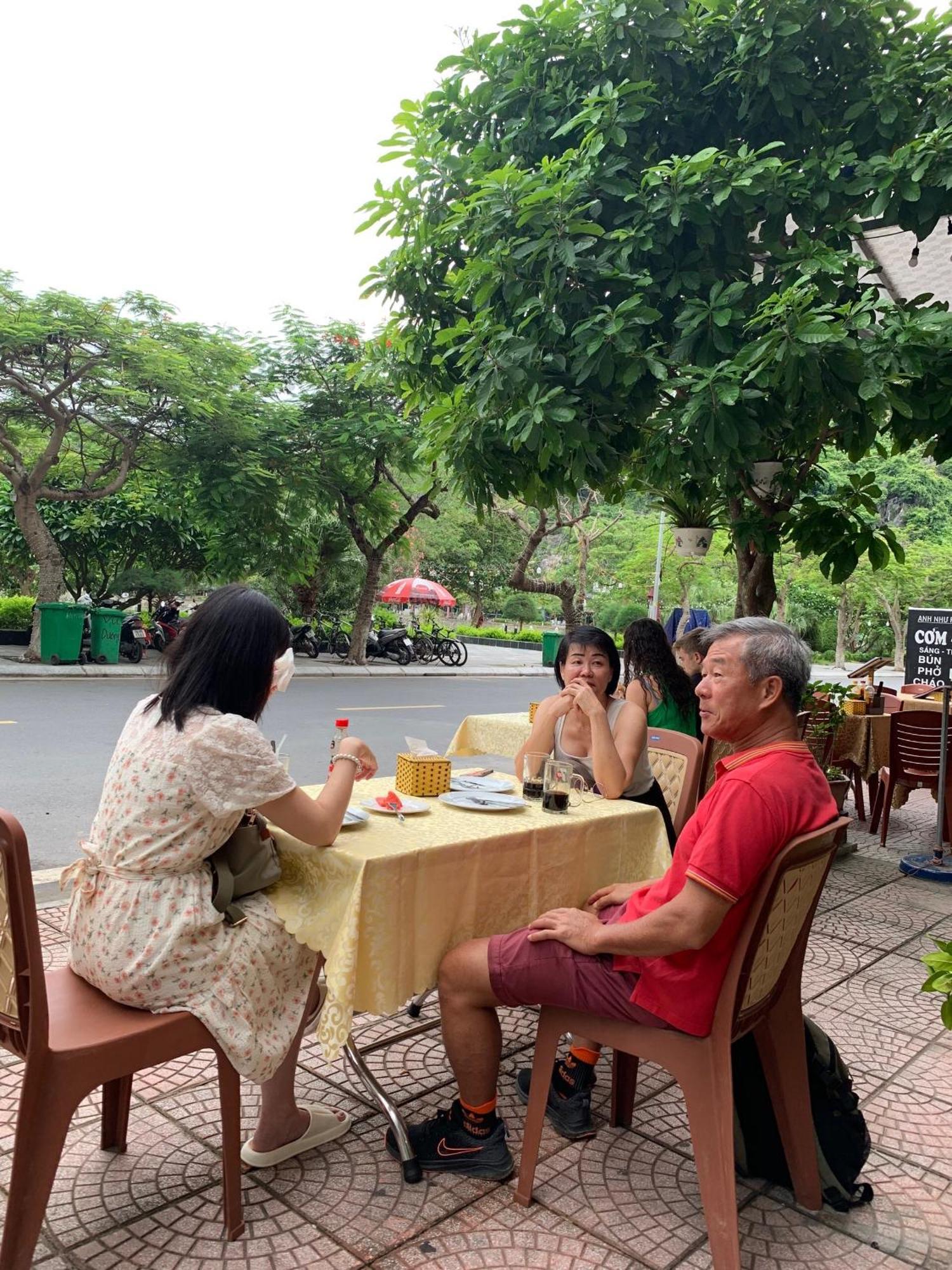 Tung Quang Hotel Dong Khe Sau Exterior foto