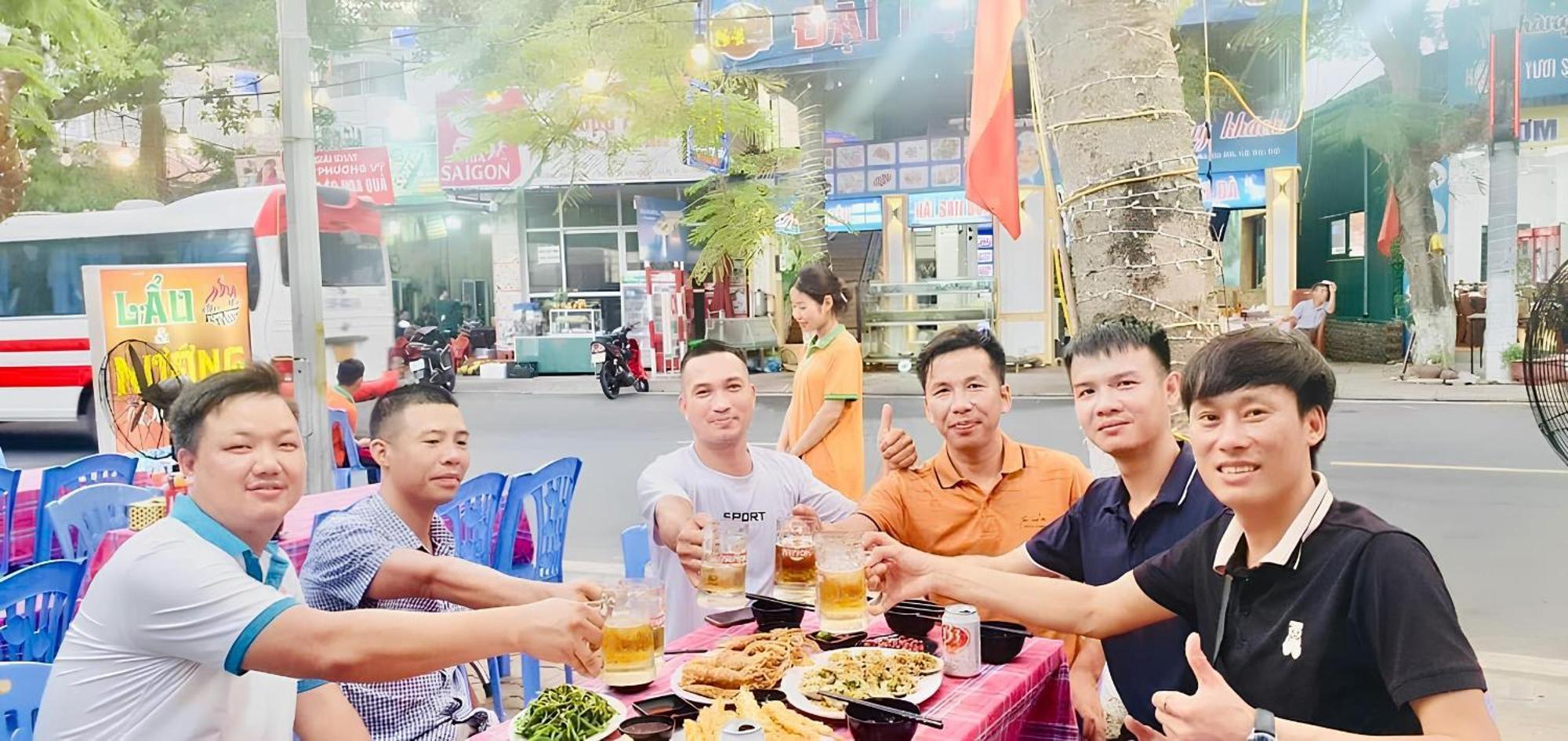 Tung Quang Hotel Dong Khe Sau Exterior foto