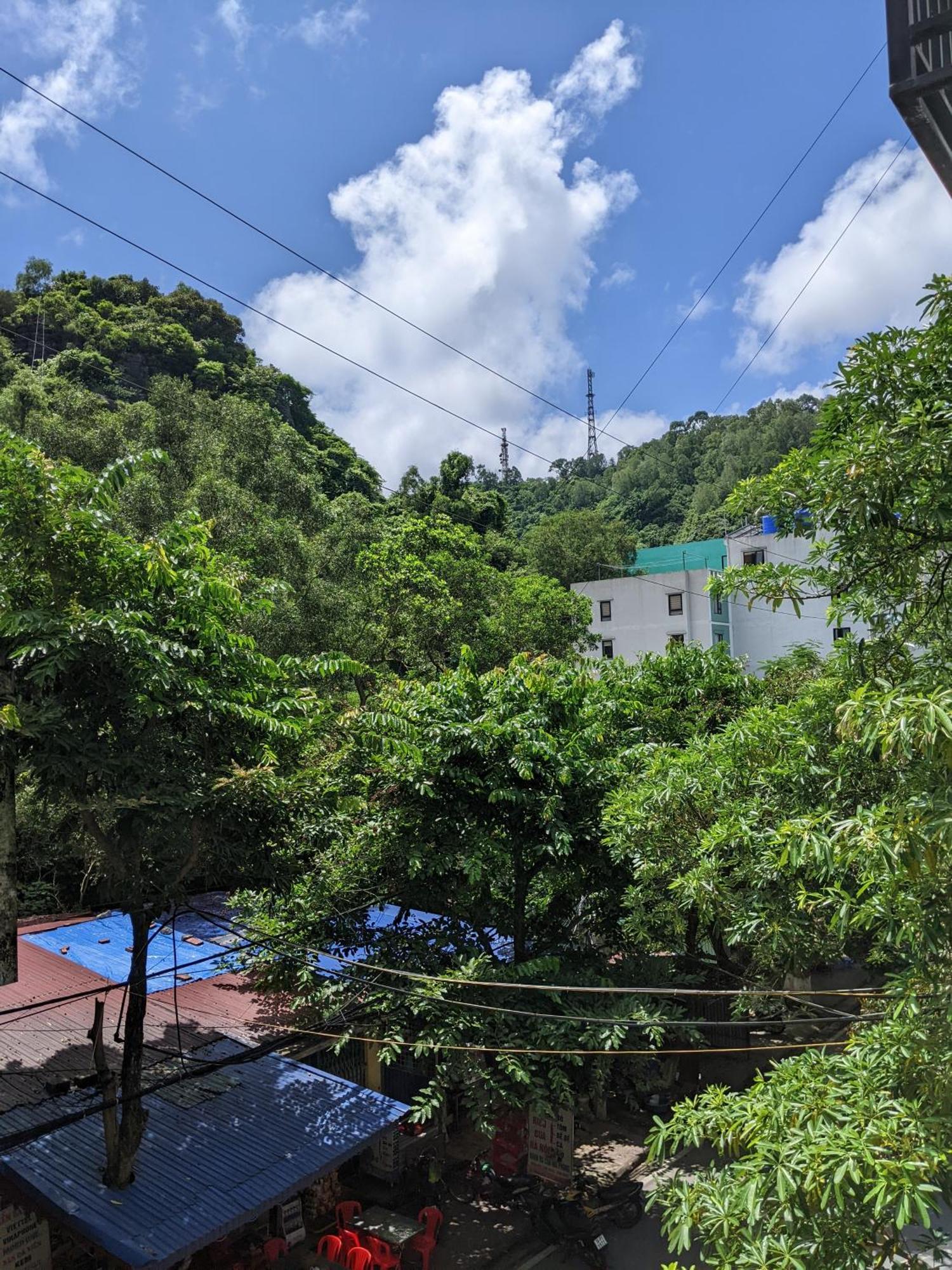 Tung Quang Hotel Dong Khe Sau Exterior foto