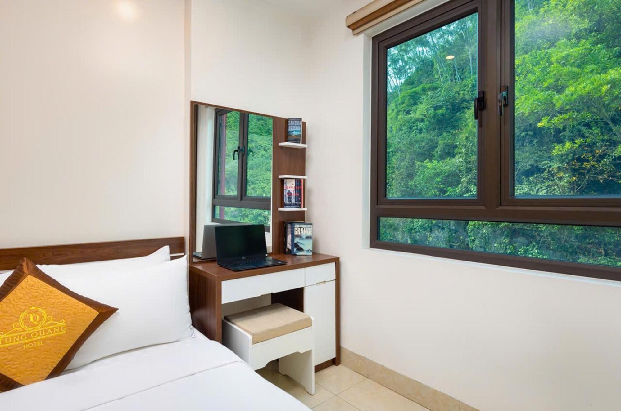 Tung Quang Hotel Dong Khe Sau Exterior foto